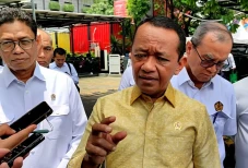 Harga Minyak Tembus...