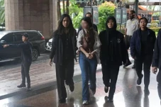 Ditangkap Imigrasi,...