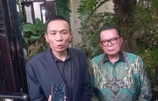 Rismon Sianipar Bawa...