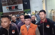 Tahan Gus Yaqut, KPK...