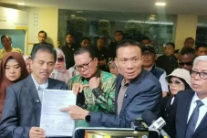 Rismon Sianipar Ajukan...