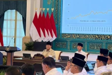 Prabowo: Krisis Melanda...