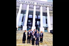 Ketika Kebenaran Didamaikan