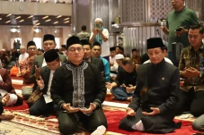 Salurkan Bantuan Rp250...