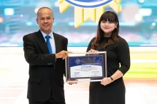 Raih Top Brand Award...