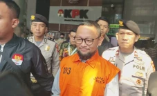 Gus Alex Tersenyum Saat...