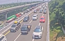 Tabrakan Beruntun di...
