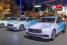 Mercedes-Benz Berencana...