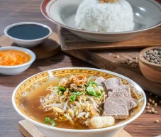Nikmatnya Spesial Soto...