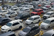 128.281 Pemudik Menyeberang...