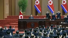 Kim Jong-un Peringatkan...