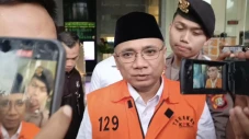 Polemik Pengalihan Penahanan...