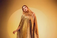 Sienna Lepas Hijab,...