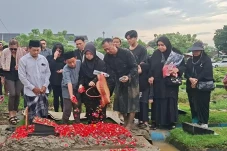 Ibunda Anji Meninggal...
