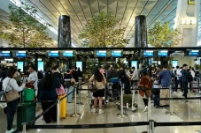 Bandara Hadapi Puncak...