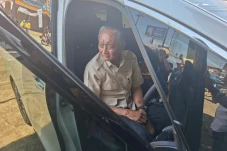 Nyetir Sendiri di Trans...