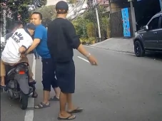Kronologi Mobil Pelat...