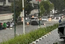 Banjir Rendam Kawasan...