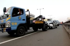 Pungli Mobil Derek di...