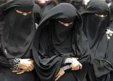 Hukum Salat Memakai...