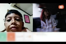 Azia Didatangi Orang...