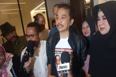 Roy Suryo Cs Sangkal...