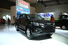 Isuzu D-Max Rodeo vs...