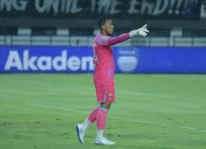 Persib Hat-trick Gelar...