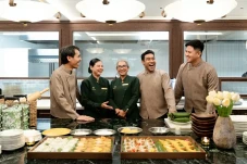 Hadirkan Suasana Makan...