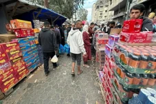 Gaza Dibanjiri Coklat...