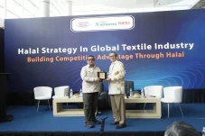 Dukung BPJPH, Industri...