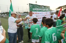 Meriahkan Ulang Tahun,...