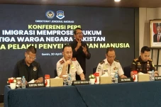 Tak Pakai Visa Haji,...