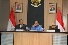 Kapal Perang AS di Selat...