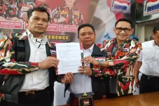 Akhiri Dualisme, Laskar...