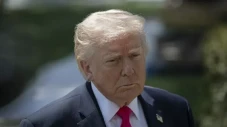 Trump akan Gelar Briefing...