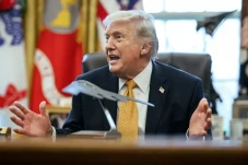 Makin Memanas, Trump...