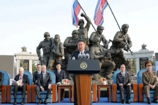 Kim Jong-un Puji Tentara...