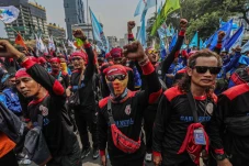 25 Kata-Kata Hari Buruh...