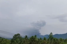 Gunung Dukono Erupsi,...