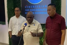Menteri Pigai Minta...