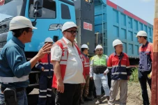 Melalui Hybrid Truck...
