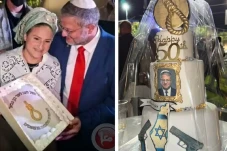 Kue Ultah Menteri Israel...