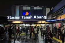 KRL Arah Rangkasbitung...