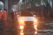 Jalan Ciledug Raya Banjir,...