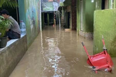 Banjir Rendam Kebon...