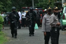 Densus Tangkap 8 Terduga...
