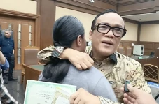 Momen Haru Noel Peluk...
