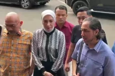 Tak Mau Damai, Erin...