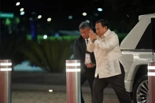 Momen Prabowo Kenakan...